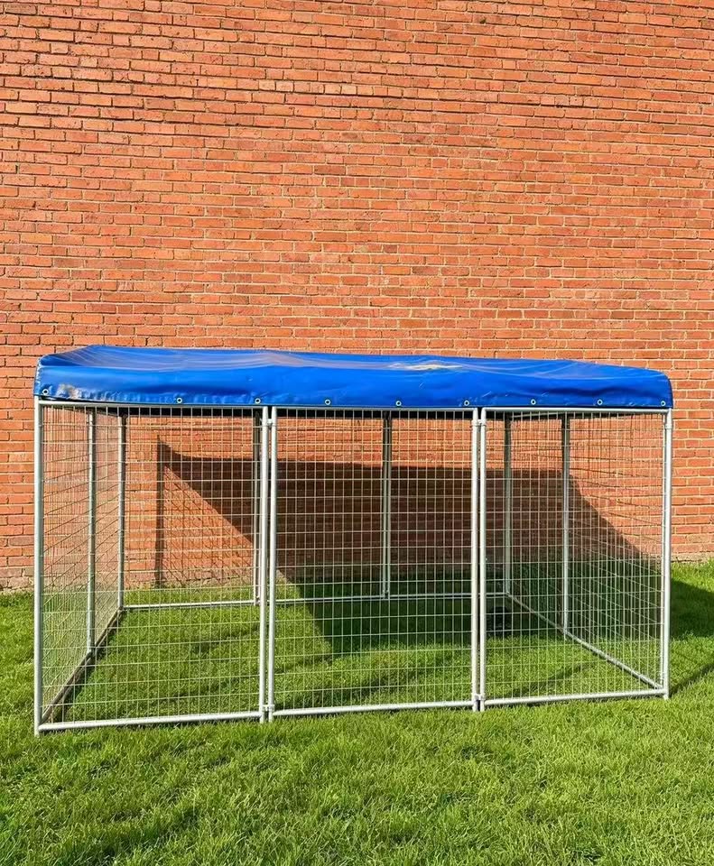 3.6m×2.4m Roofed Heavy‐Duty Galvanised Dog Enclosure