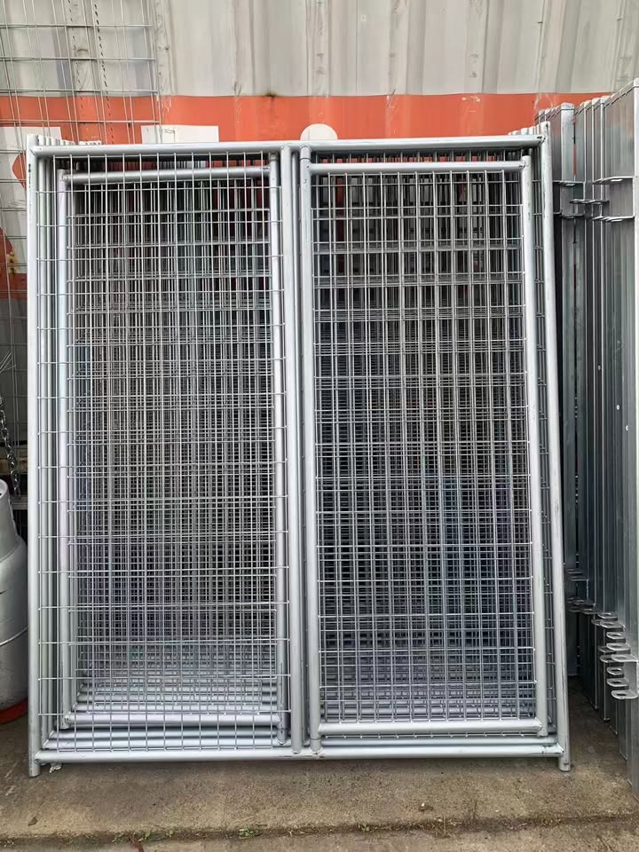 4.5m×3m Roofed Heavy‐Duty Galvanised Dog Enclosure